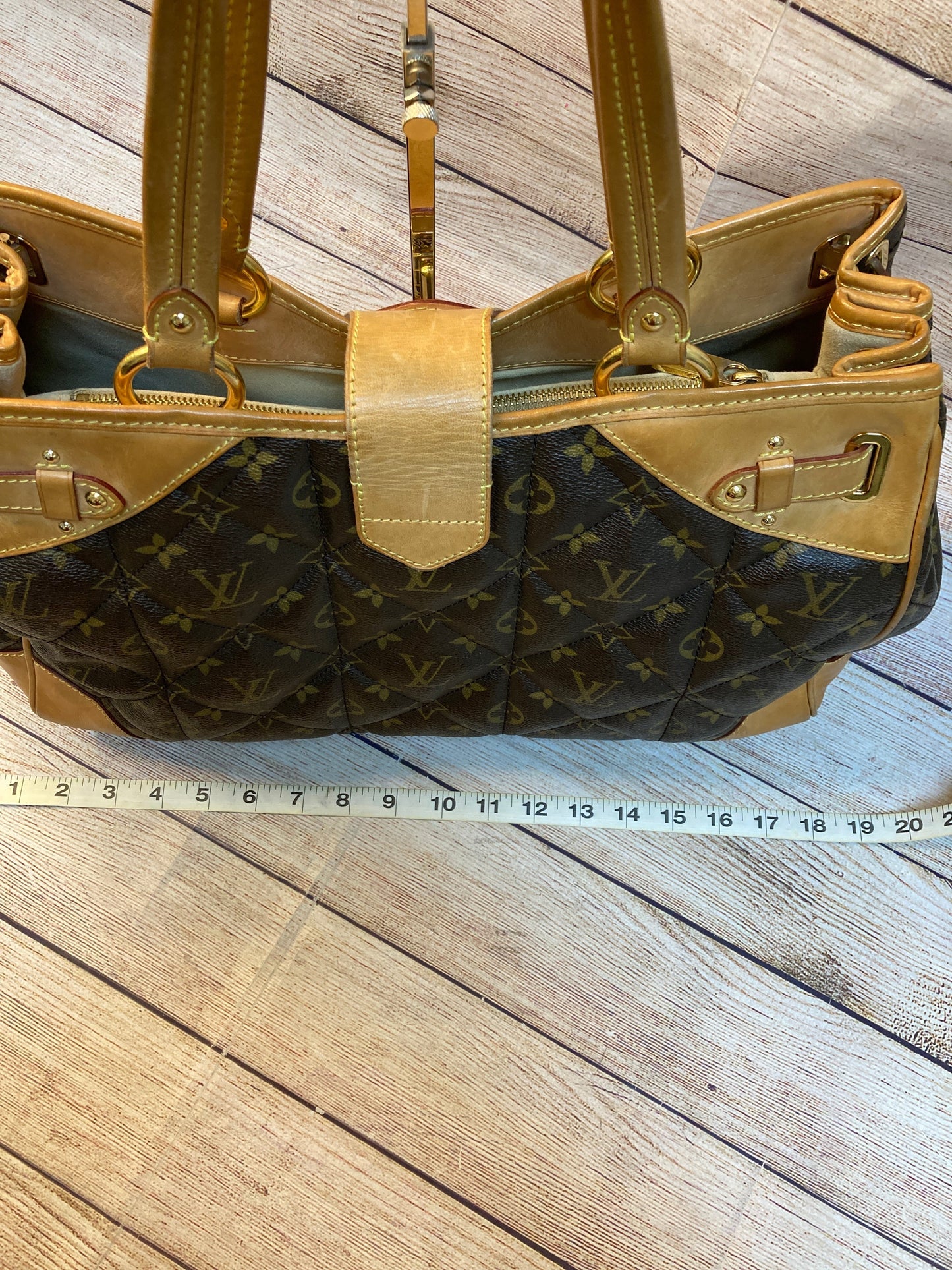 Handbag Luxury Designer By Louis Vuitton  Size: Large