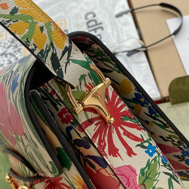 Gucci   Luxury Bags  1090
