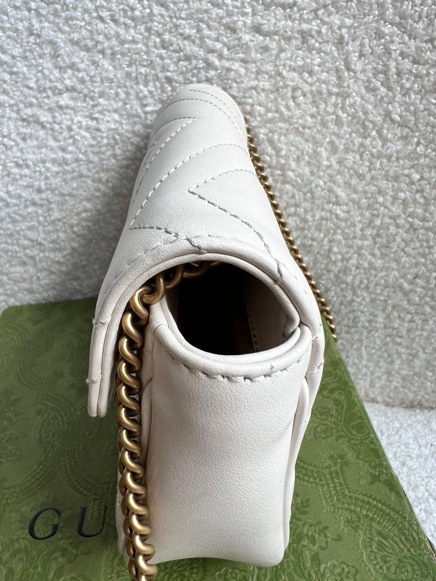 Gucci GG White Marmont Super Mini Shoulder Bag (RRP £985)