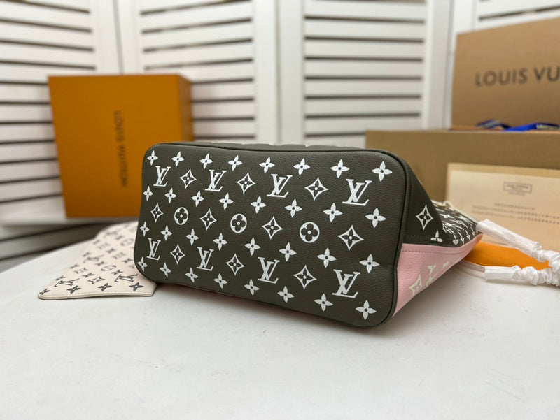 Alice Bags- Louis Vuittons  - 16574