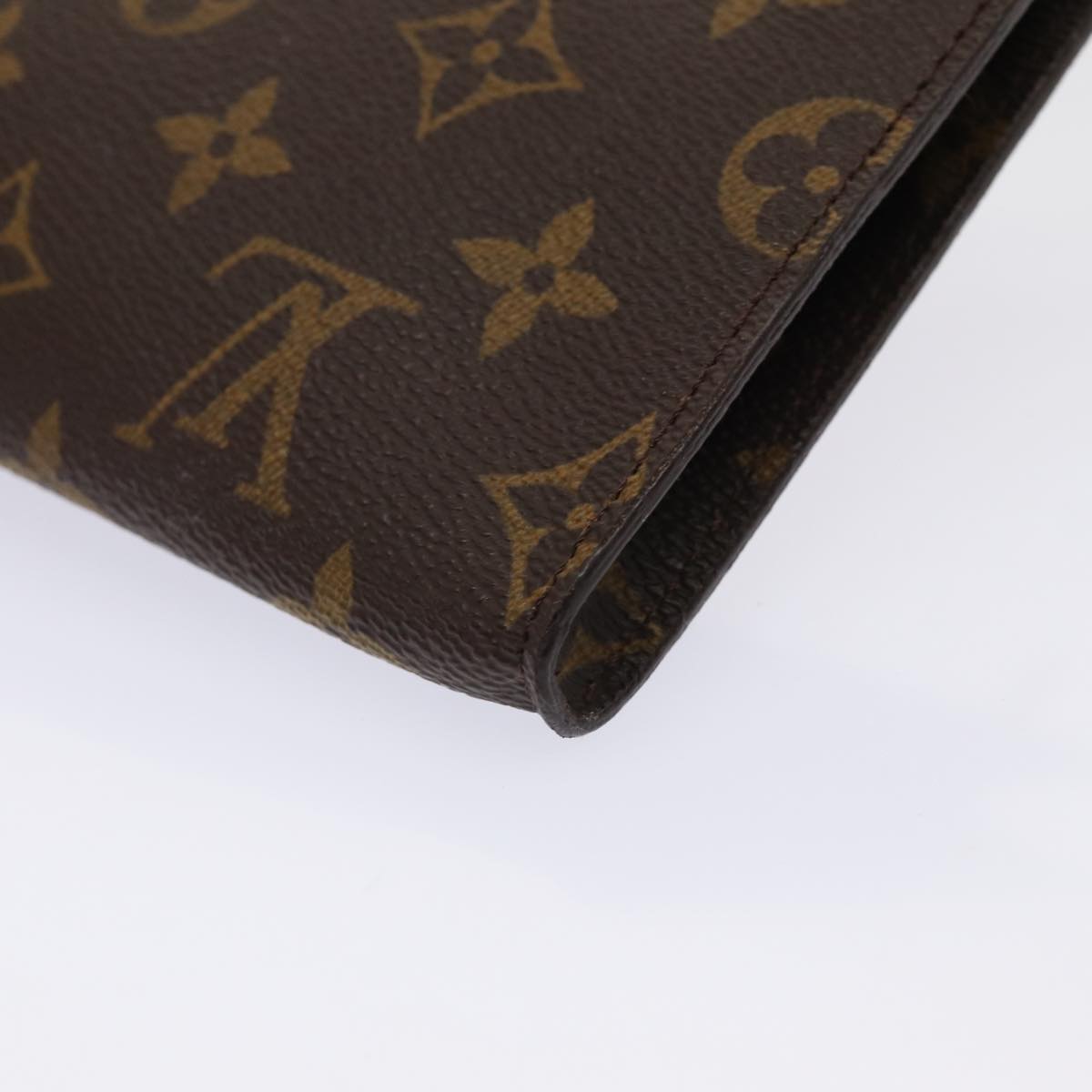 LOUIS VUITTON Bucket Clutch Bag