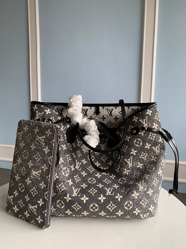 Alice Bags- Louis Vuittons  - 16098