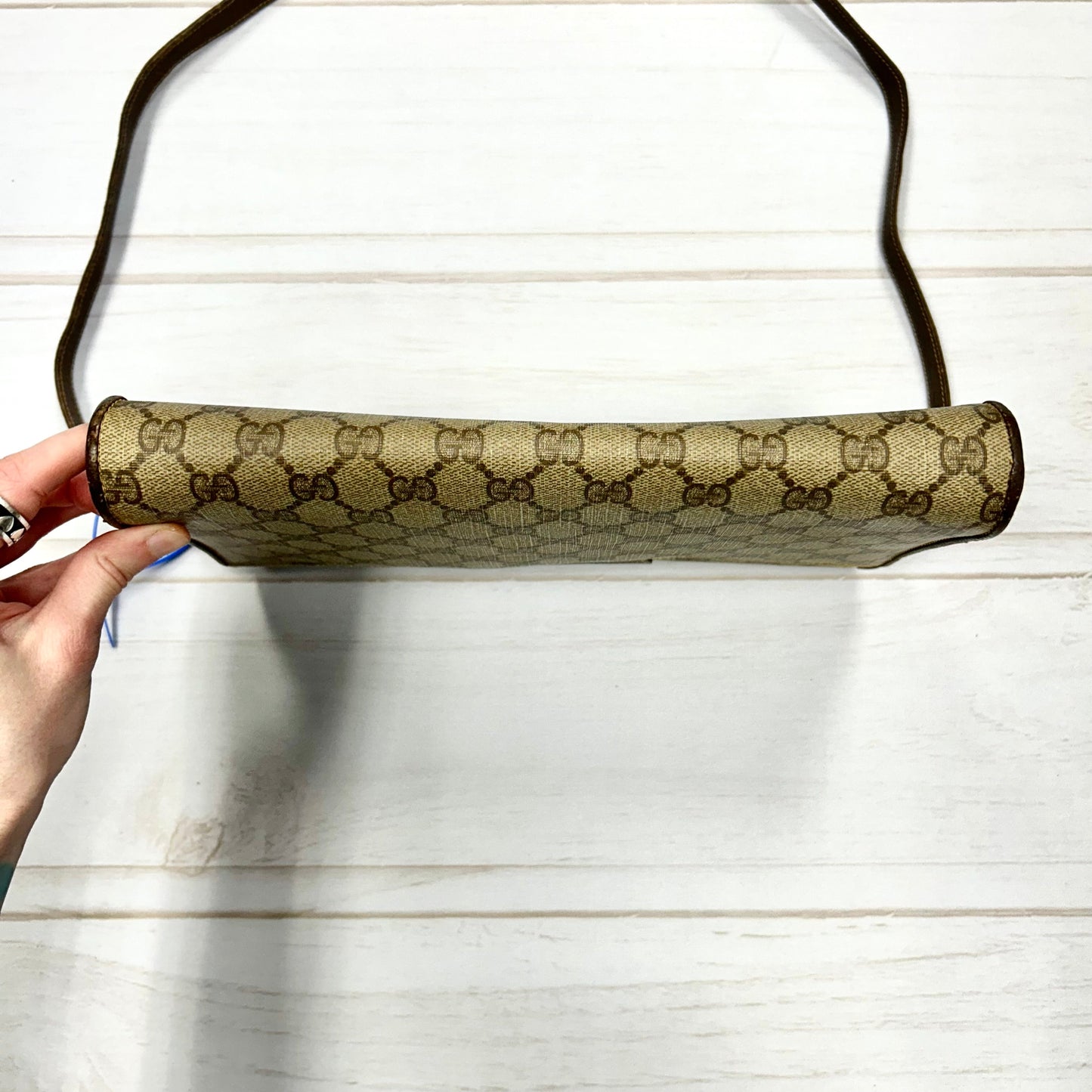Crossbody Luxury Designer By Gucci  Size: Medium