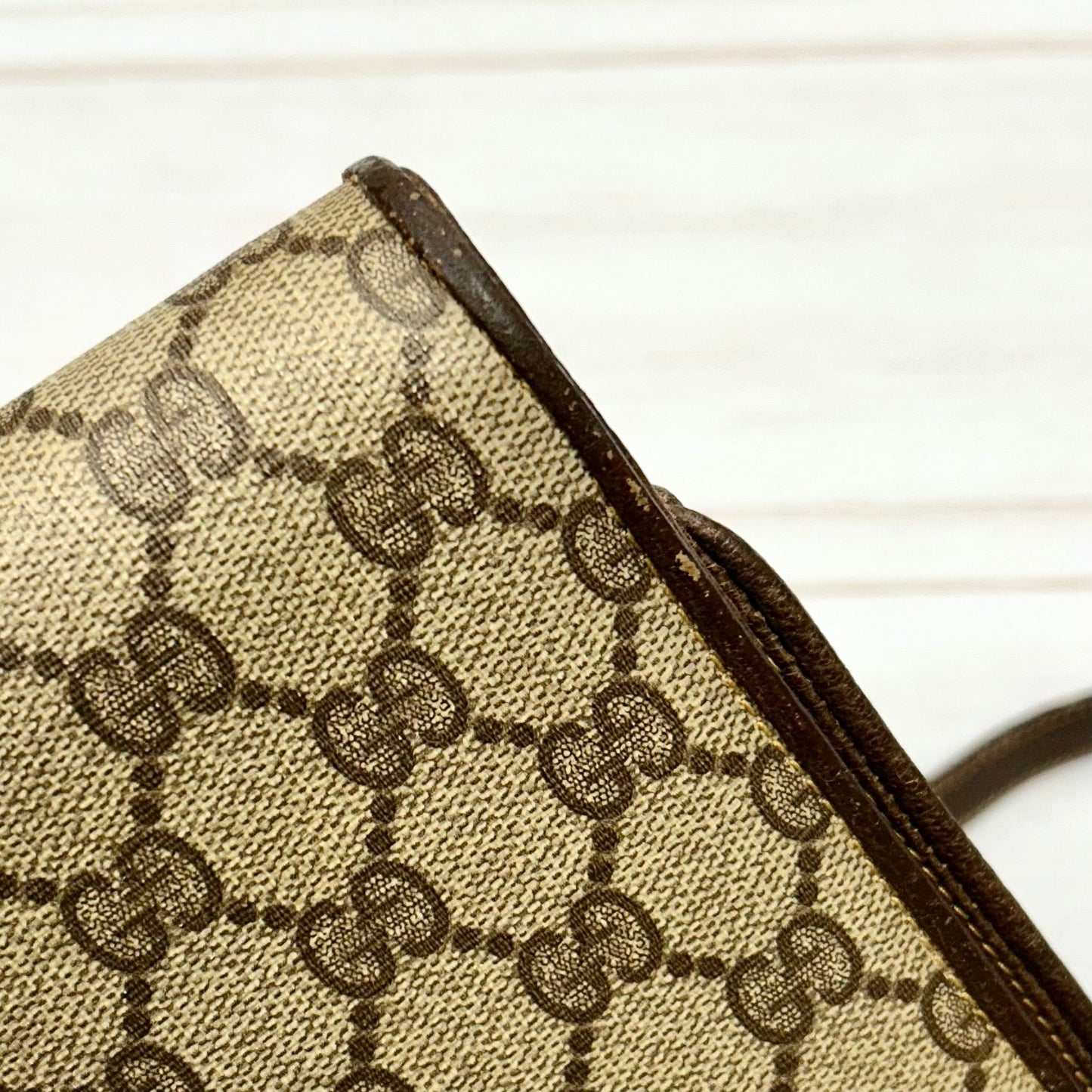 Crossbody Luxury Designer By Gucci  Size: Medium