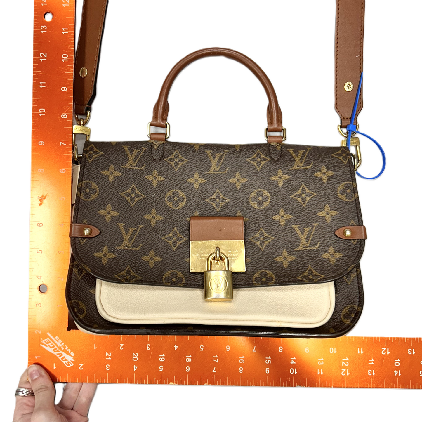 Crossbody Luxury Designer By Louis Vuitton, Size: Medium