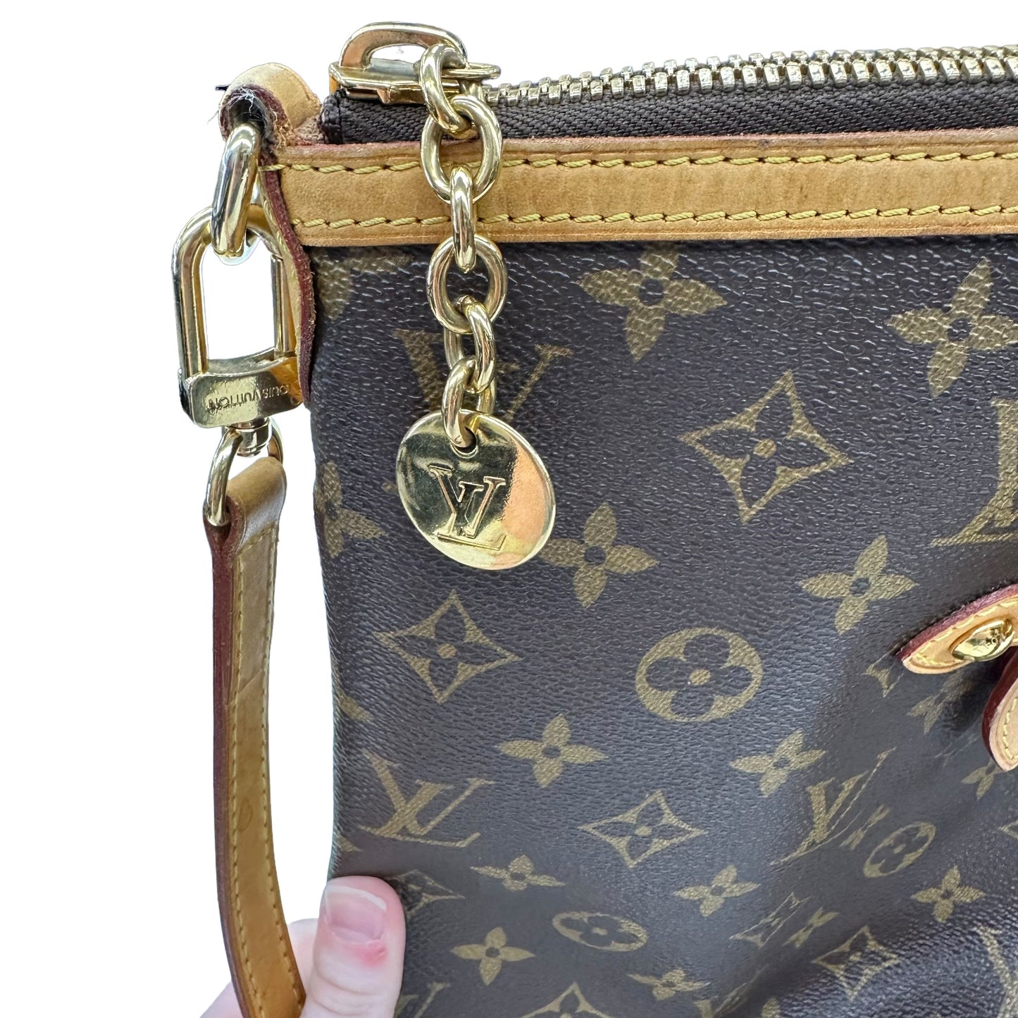 HandBag Luxury Designer By Louis Vuitton  Size: Large