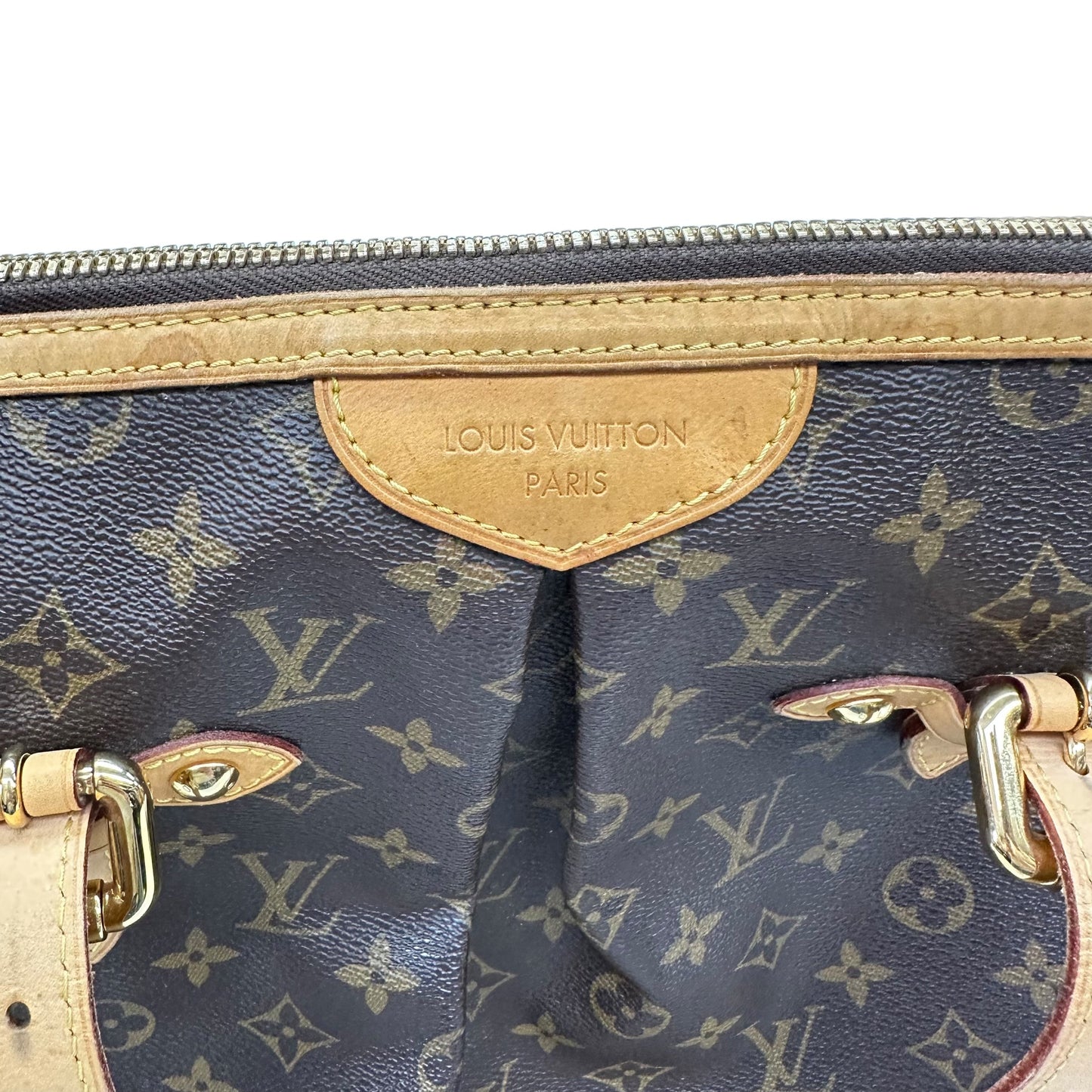 HandBag Luxury Designer By Louis Vuitton  Size: Large