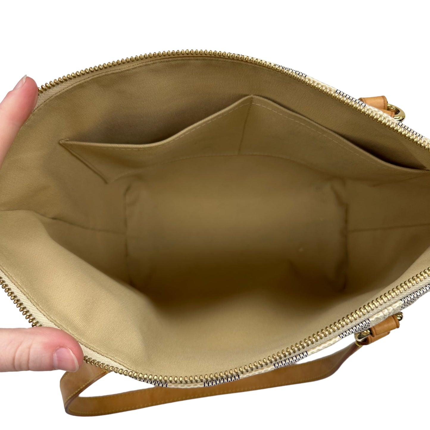 HandBag Luxury Designer By Louis Vuitton  Size: Medium