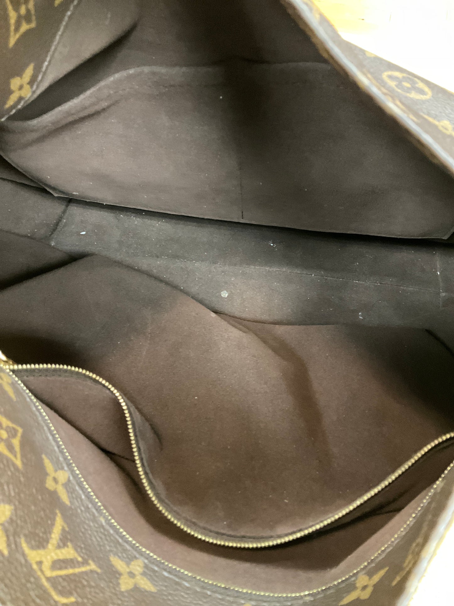 HandBag Luxury Designer By Louis Vuitton, Size: Medium