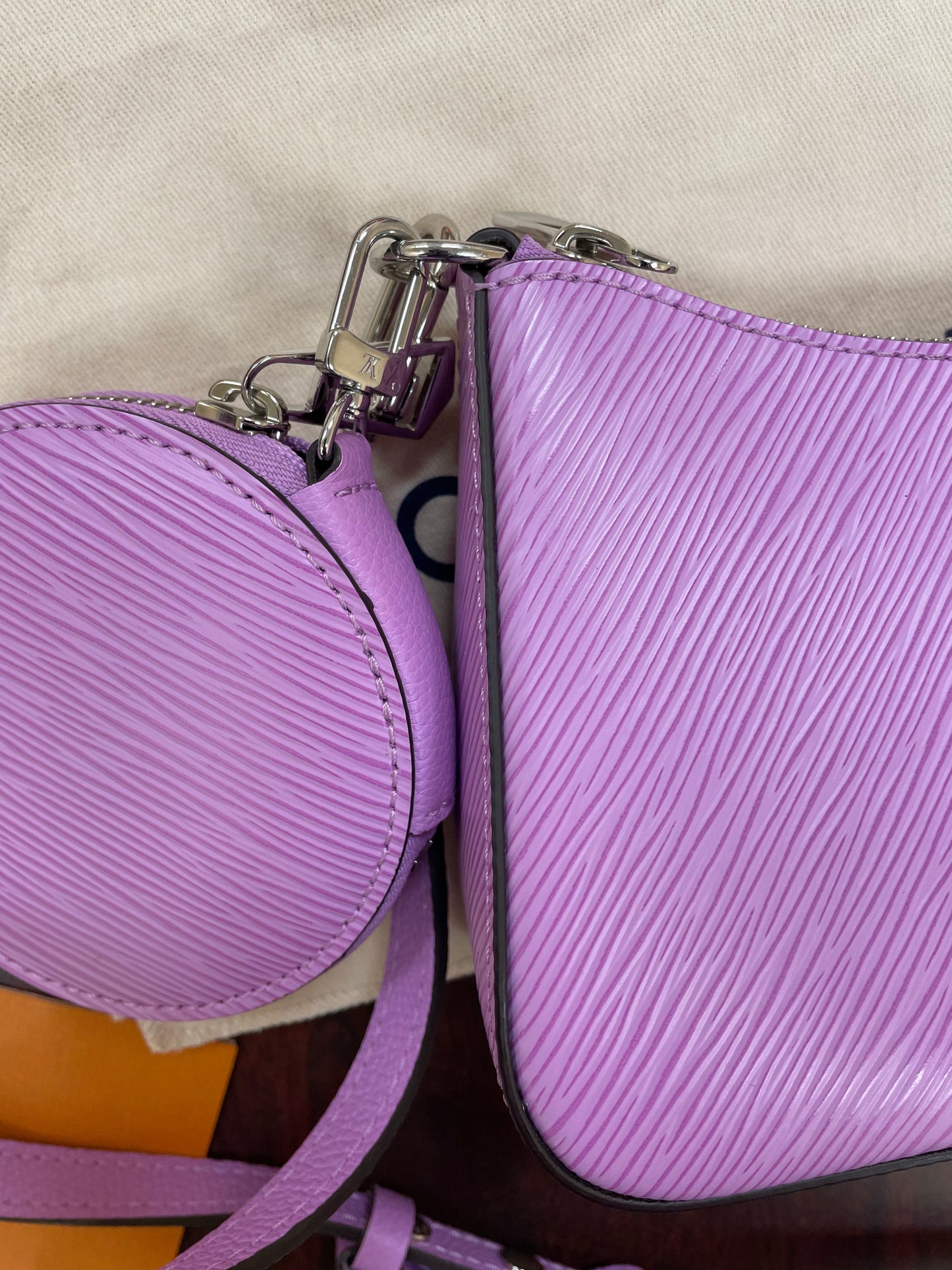 HandBag Luxury Designer By Louis Vuitton, Size: Small