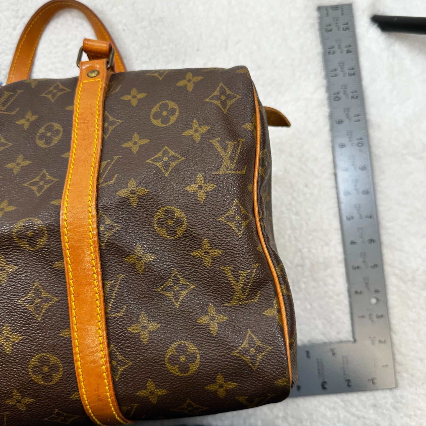 HandBag Luxury Designer By Louis Vuitton, Size: Medium