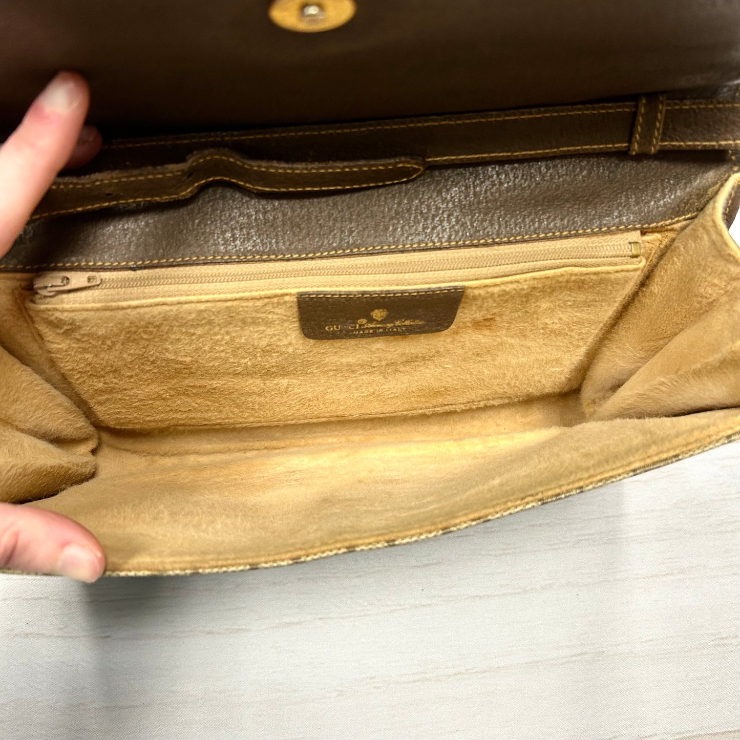 Crossbody Luxury Designer By Gucci  Size: Medium