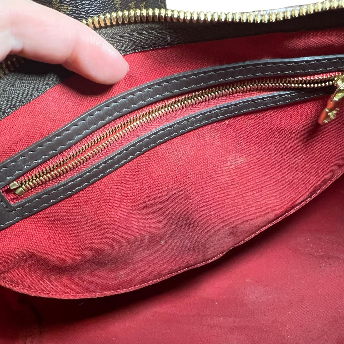 HandBag Luxury Designer By Louis Vuitton  Size: Medium