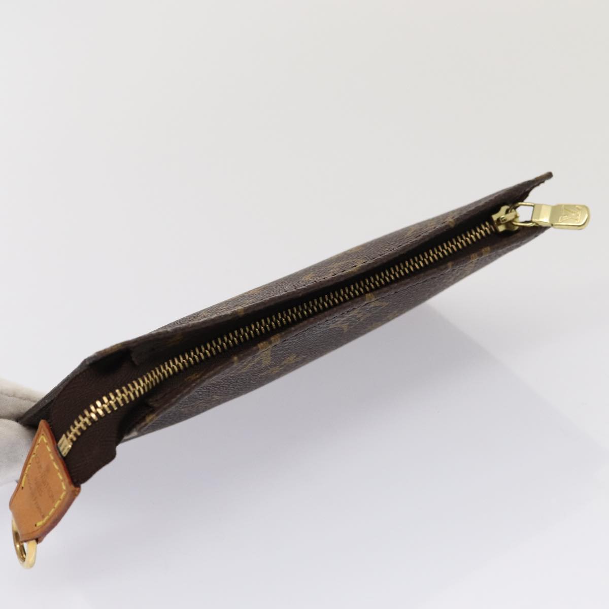 LOUIS VUITTON Bucket Clutch Bag