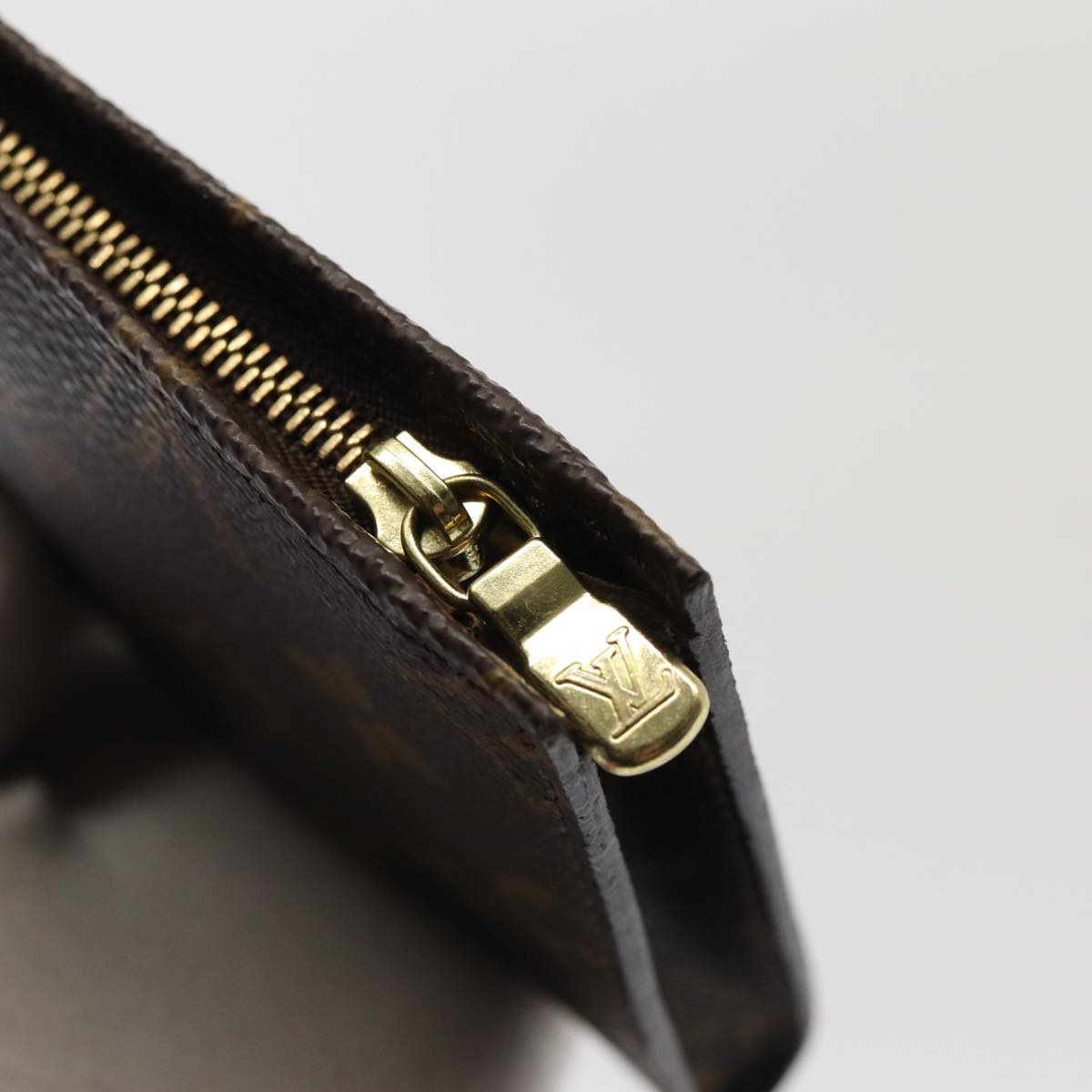 LOUIS VUITTON Bucket Clutch Bag