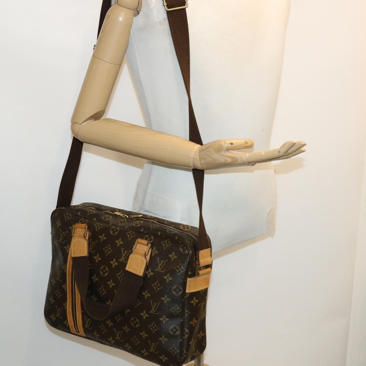 Louis Vuitton Brown Canvas Bosphore handbag bag