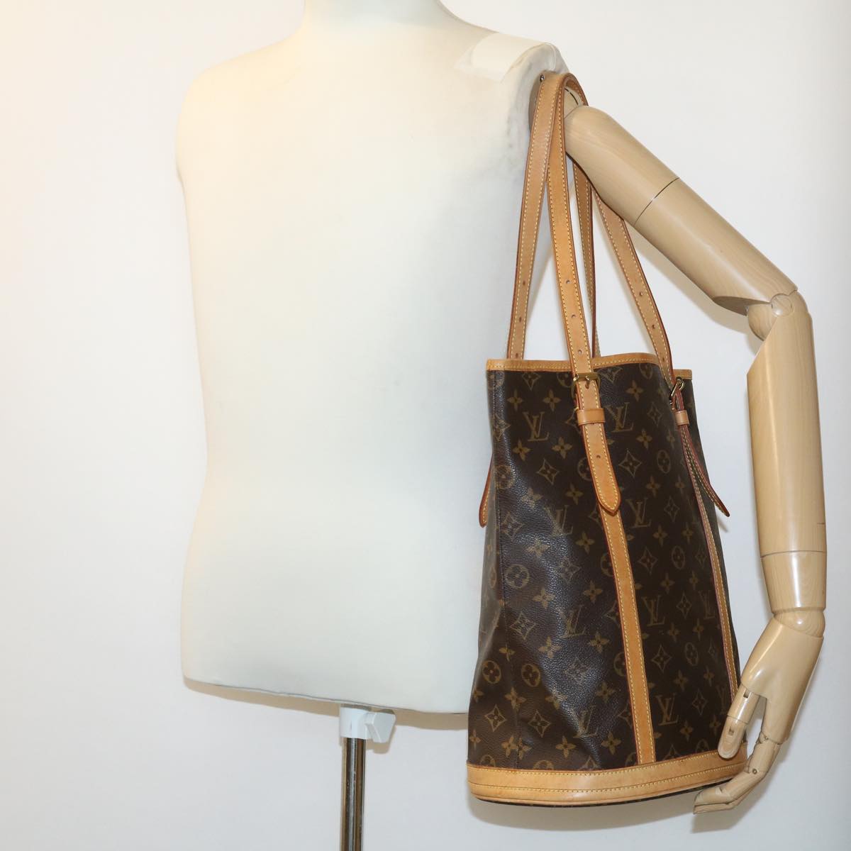 Louis Vuitton Brown Canvas Bucket shoulder bag