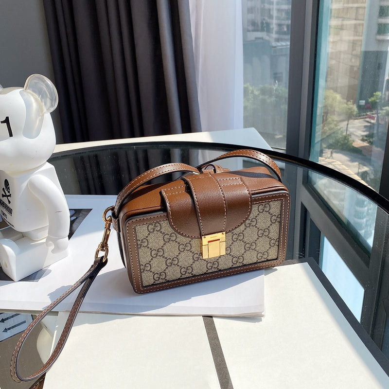 Gucci   Luxury Bags  1376