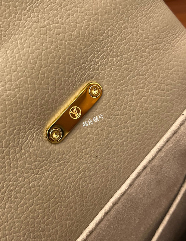 Alice Bags- Louis Vuittons  - 16409
