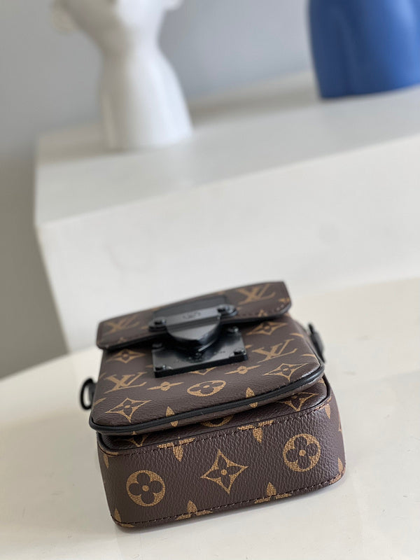 Alice Bags- Louis Vuittons  - 16425