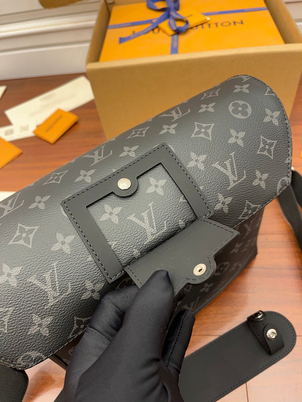 Alice Bags- Louis Vuittons  - 16077