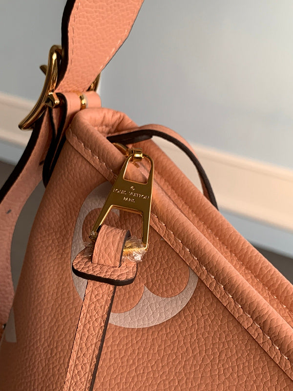 Alice Bags- Louis Vuittons  - 16033