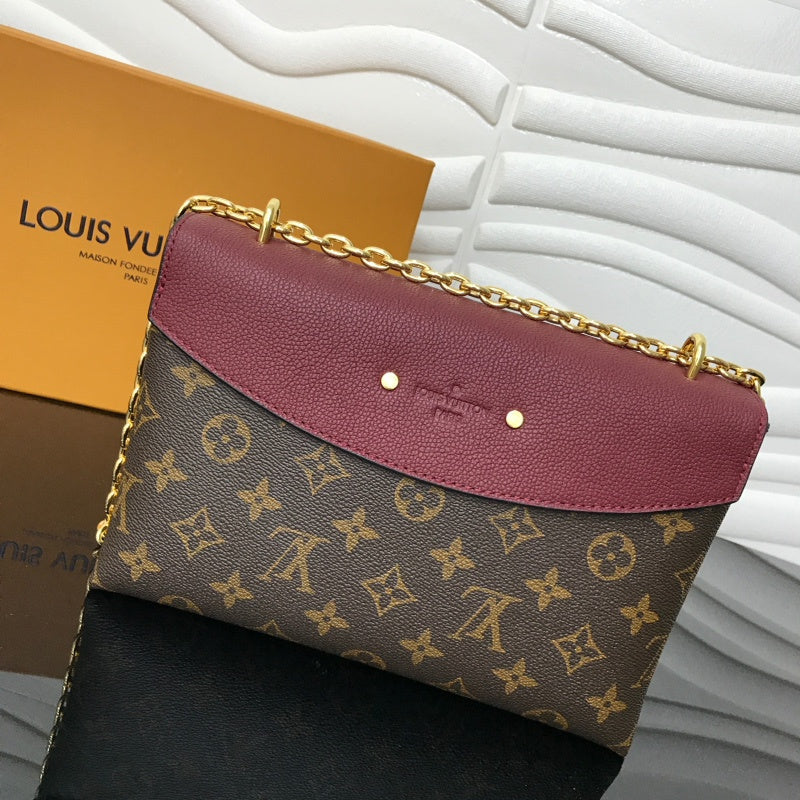 Alice Bags- Louis Vuittons  - 16559