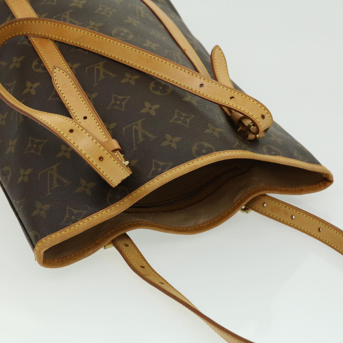 Louis Vuitton Bucket GM Shoulder Bag