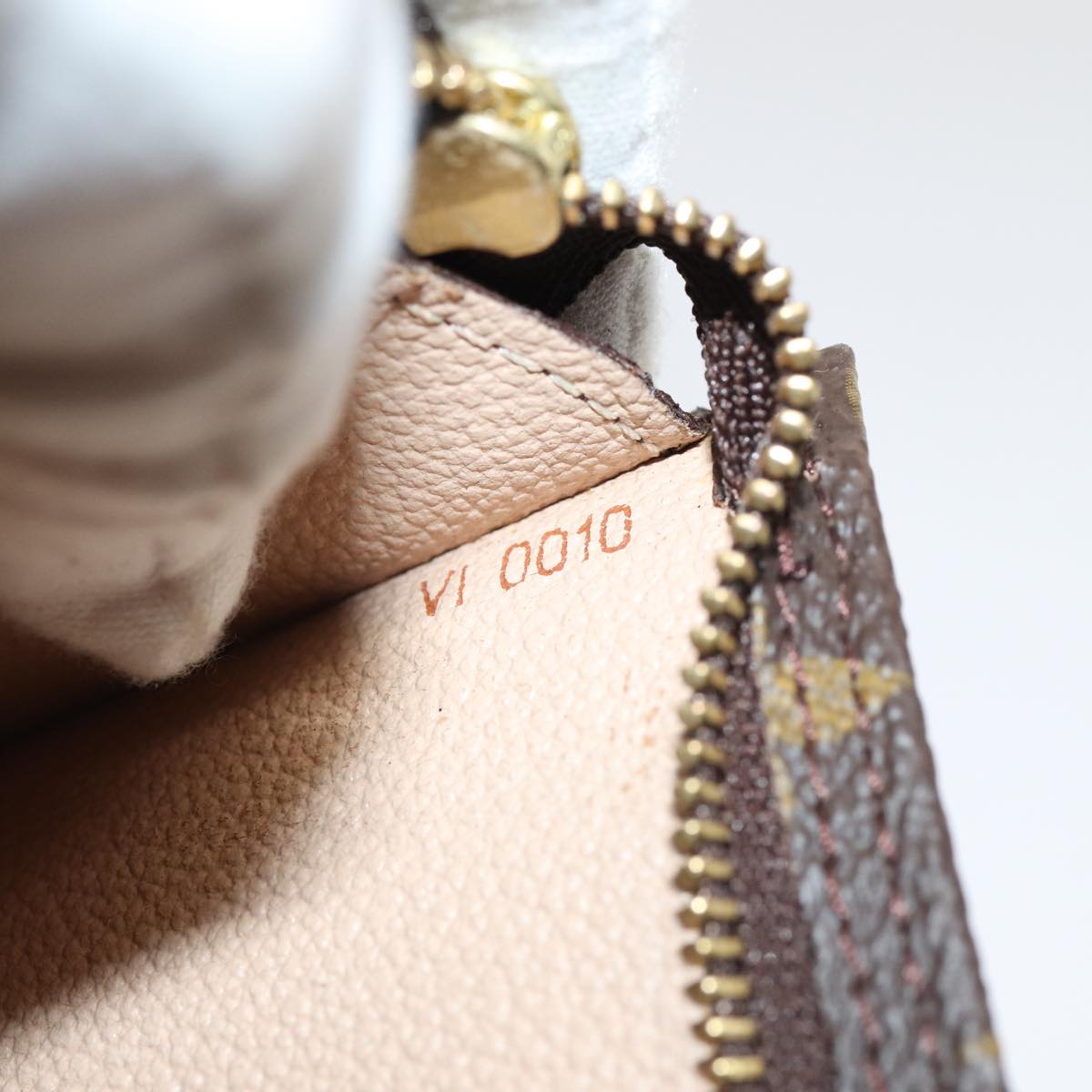 LOUIS VUITTON Bucket Clutch Bag