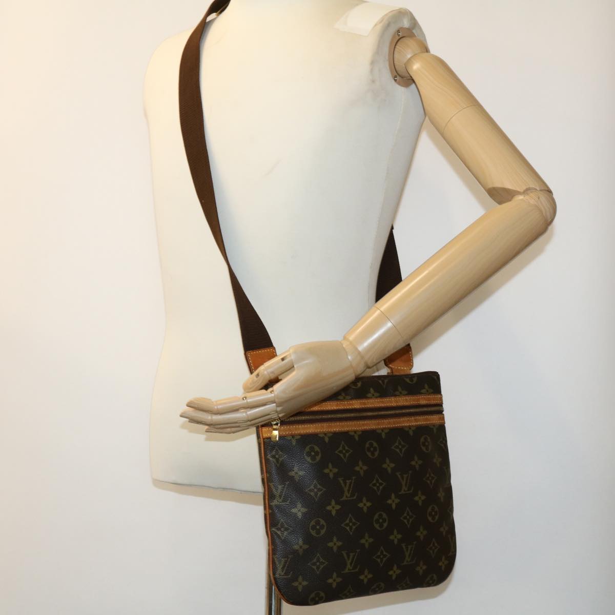 Louis Vuitton Brown Canvas Pochette Bosphore shoulder bag