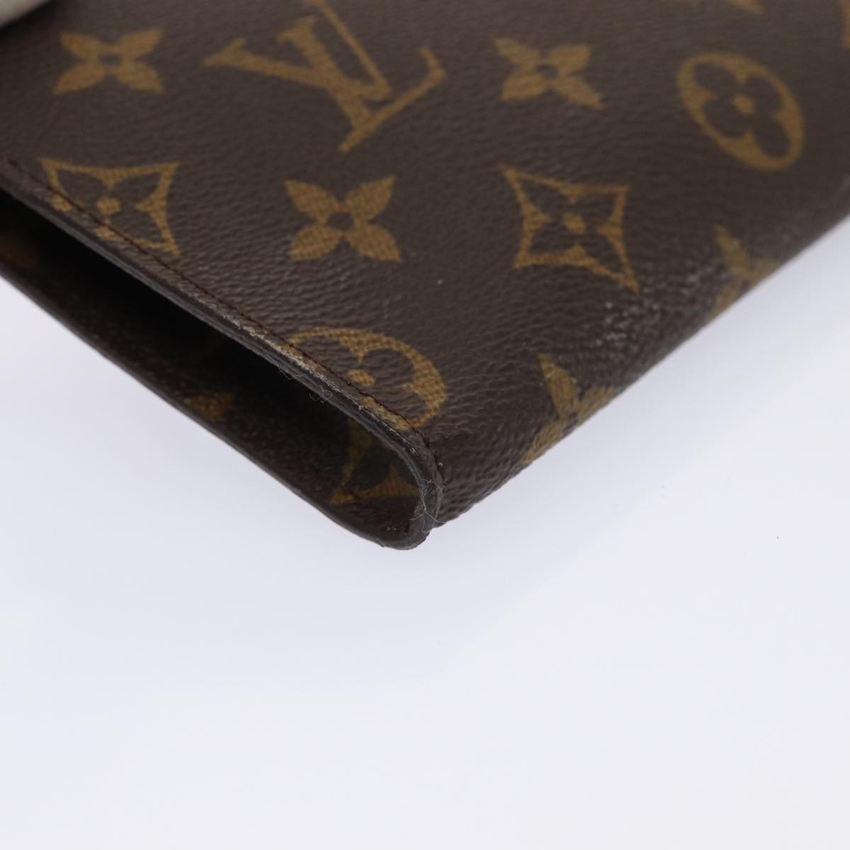 LOUIS VUITTON Bucket Clutch Bag