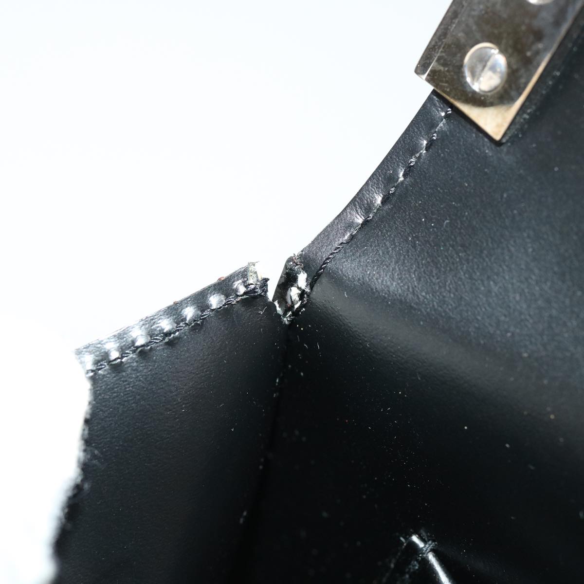 Louis Vuitton COUVERTURE AGENDA FONCTIONNEL PM Shoulder Bag