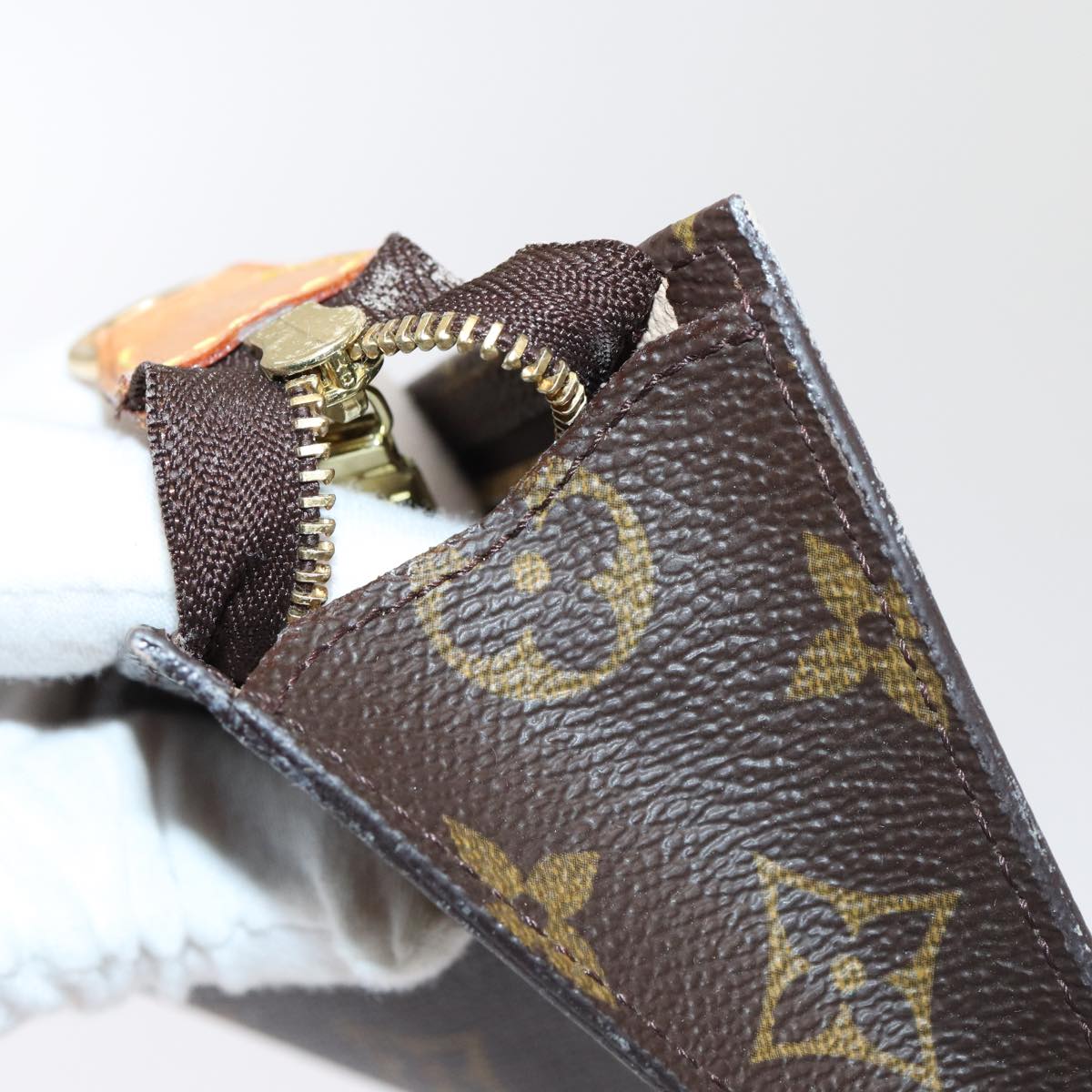 LOUIS VUITTON Bucket Clutch Bag
