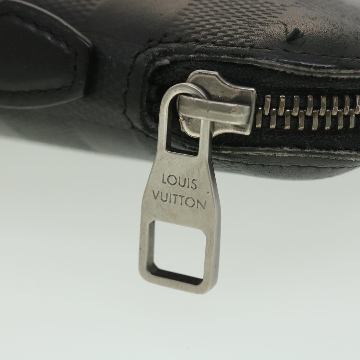 Louis Vuitton Black Leather Zippy wallet wallet accessories