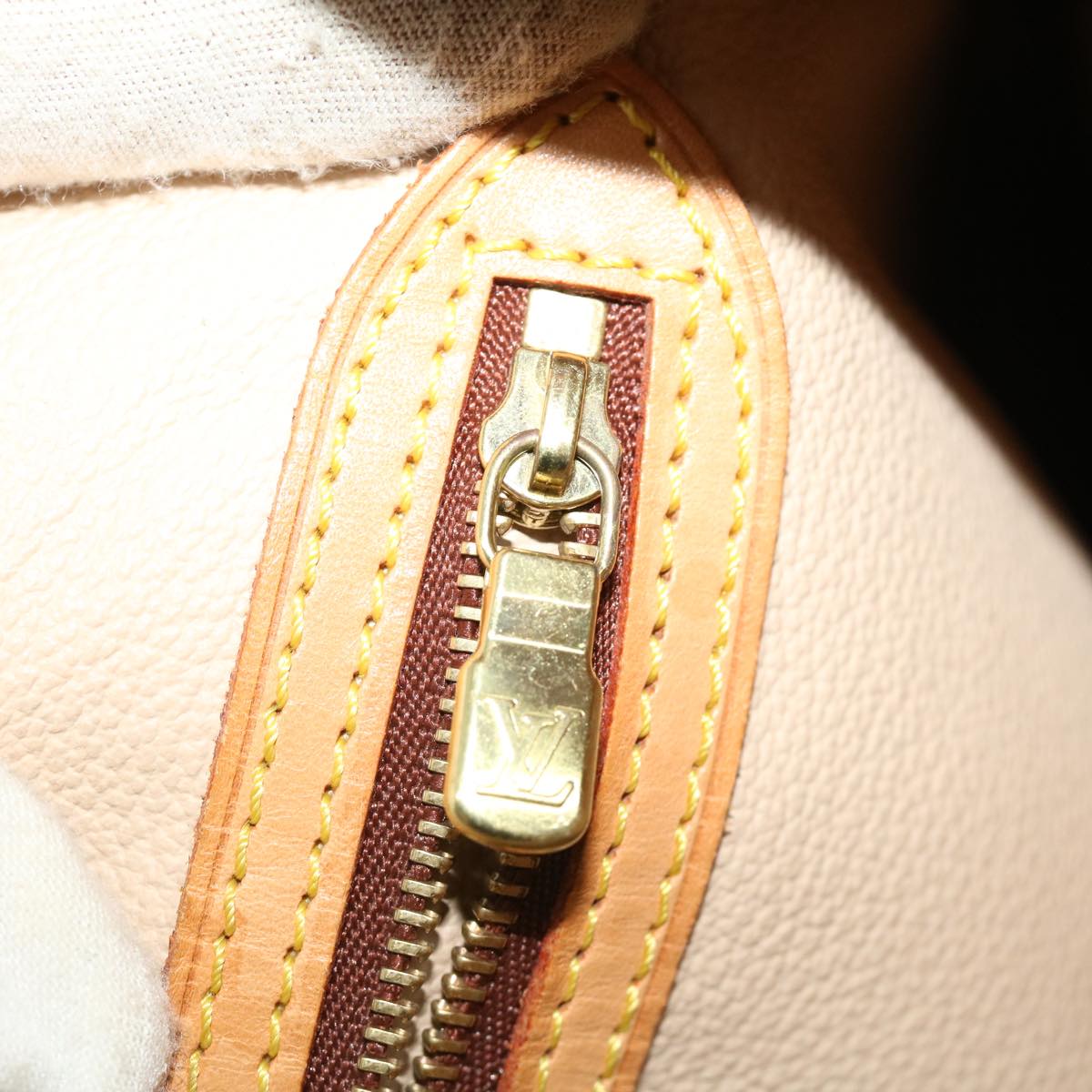 Louis Vuitton Bucket GM Shoulder Bag