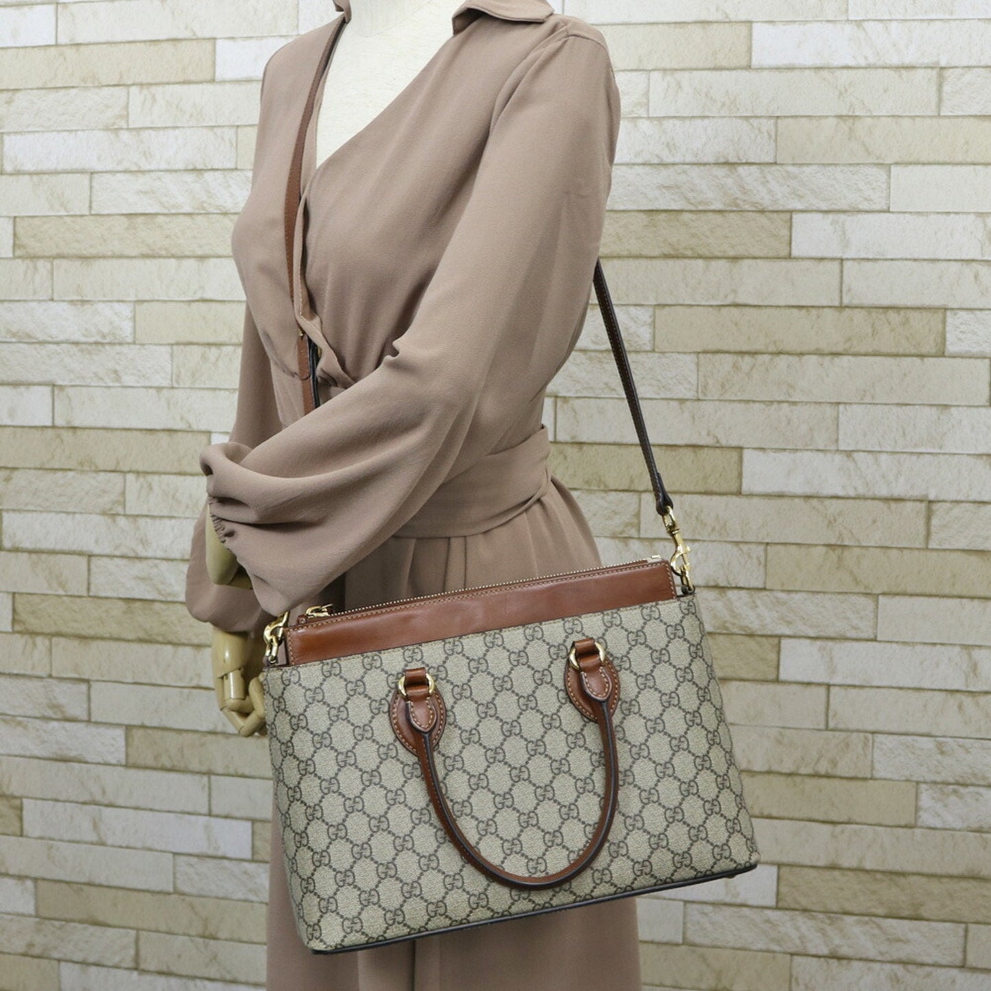 Gucci Shoulder Bag GG Beige Ladies