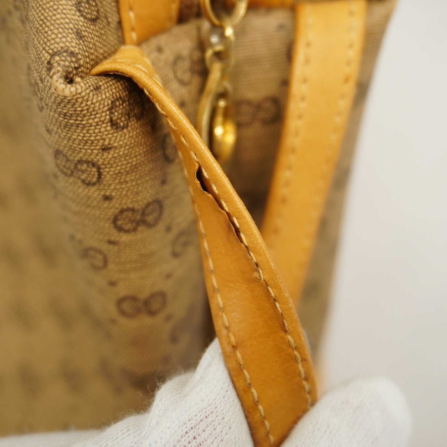 Gucci  Micro GG Micro GG Women's Leather Pouch Beige
