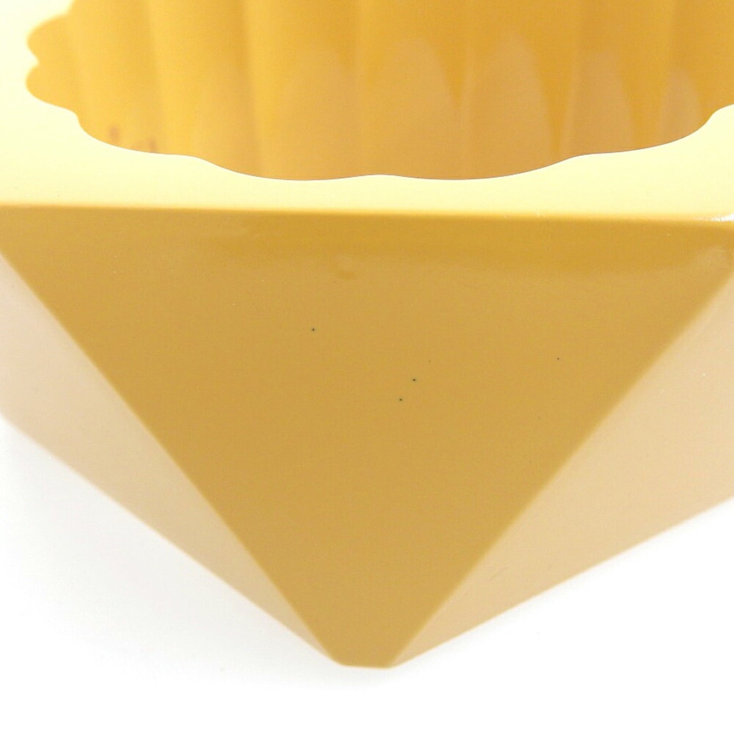 Gucci bangle mustard M size ???V carved seal