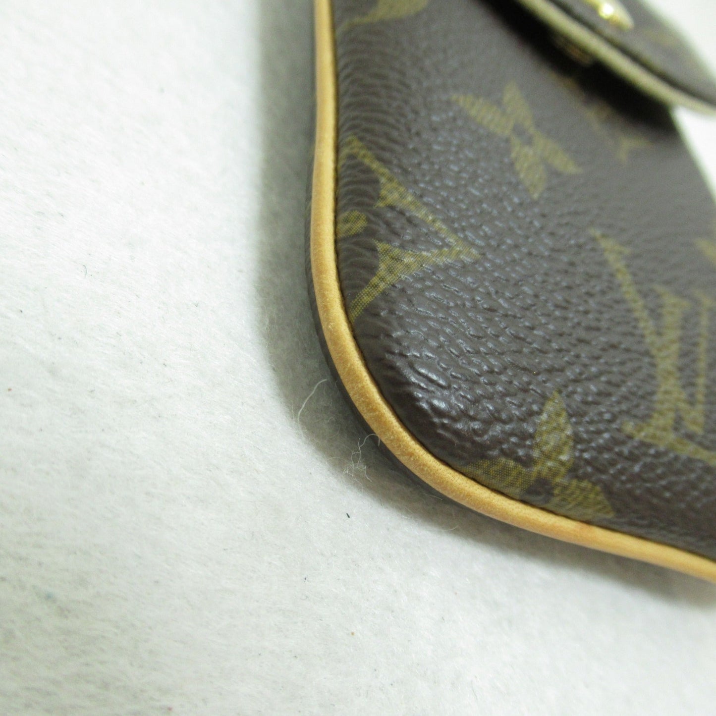 LOUIS VUITTON Etui Telephonne MM Brown Monogram PVC coated canvas M66546