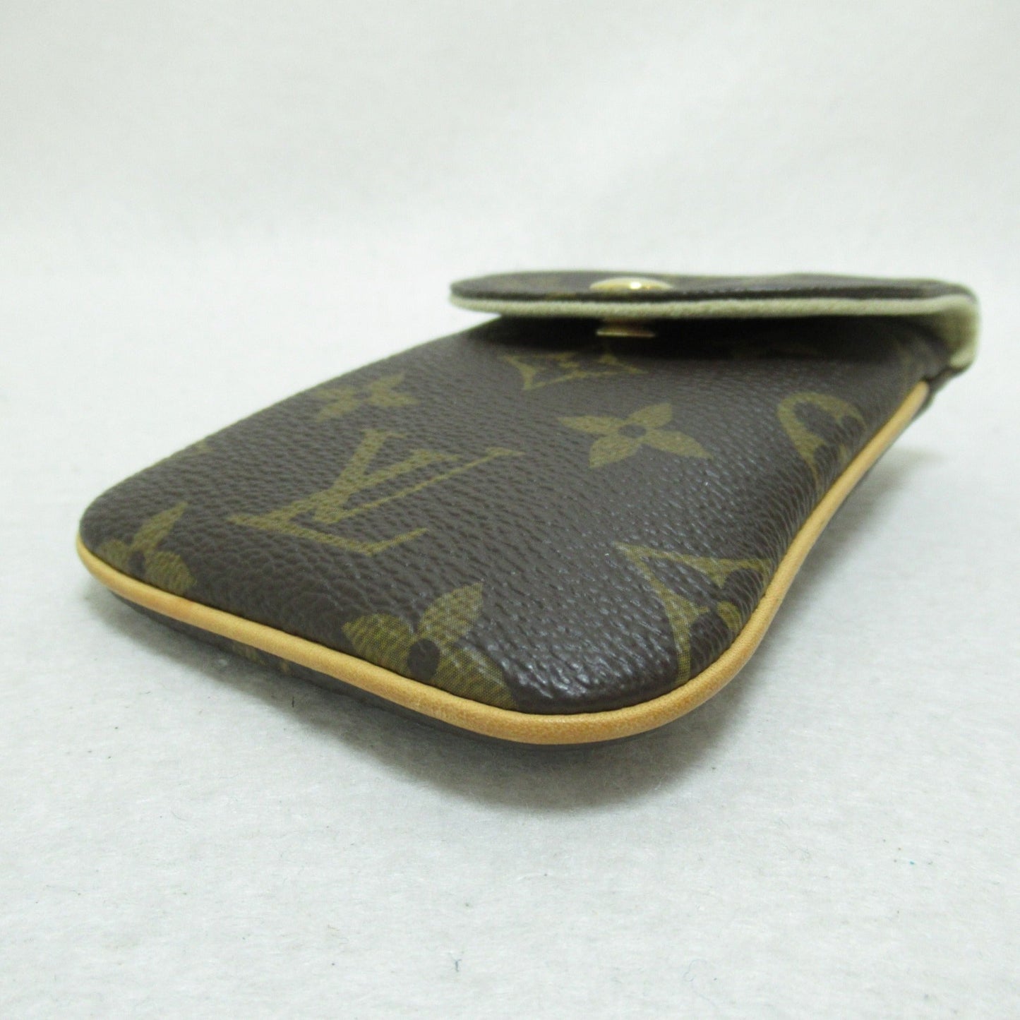 LOUIS VUITTON Etui Telephonne MM Brown Monogram PVC coated canvas M66546