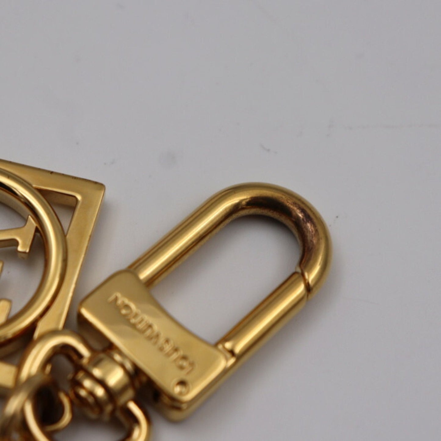 LOUIS VUITTON Chenne Dauphine Keychain M69553 Monogram Reverse Canvas Brown Gold Hardware Key Ring Bag Charm