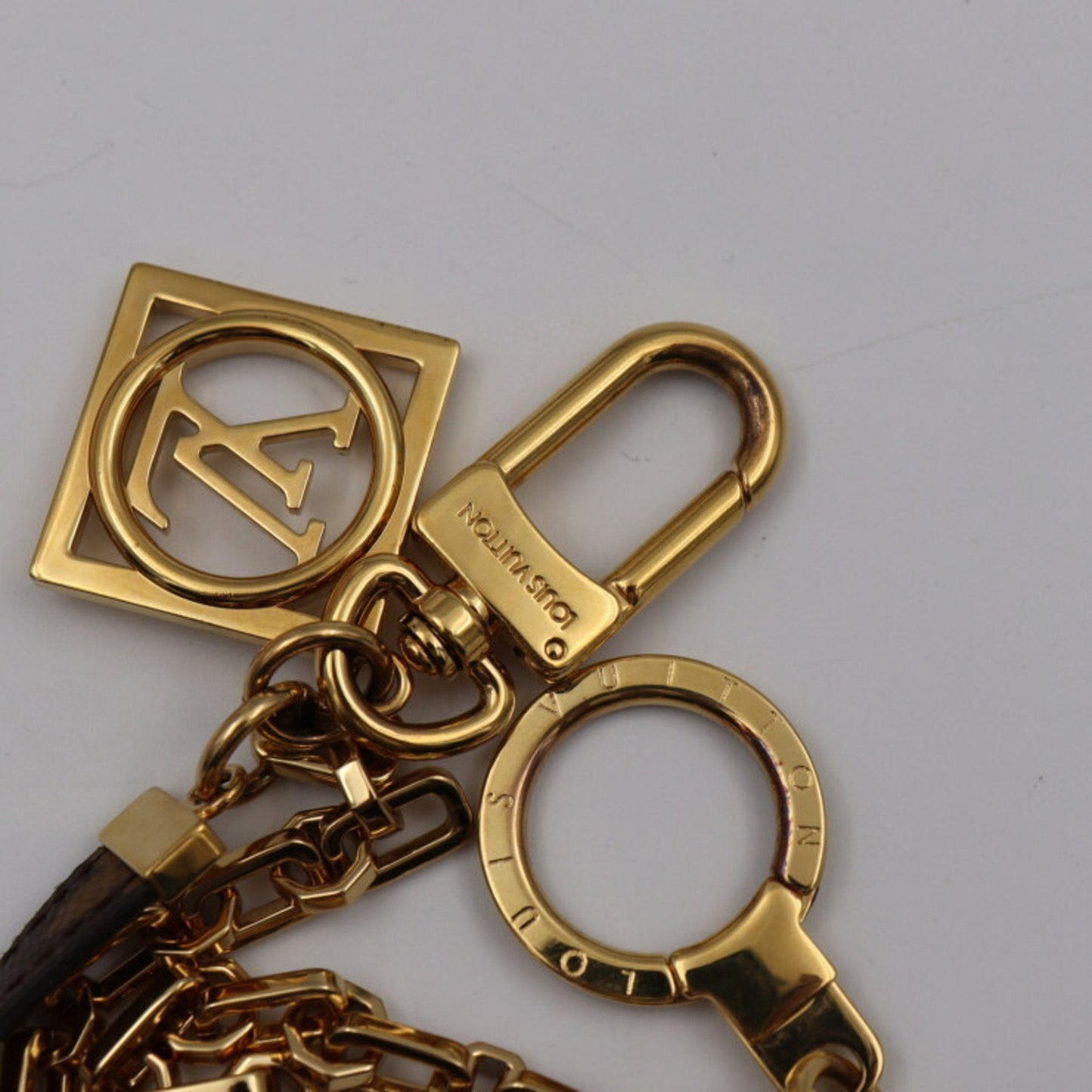 LOUIS VUITTON Chenne Dauphine Keychain M69553 Monogram Reverse Canvas Brown Gold Hardware Key Ring Bag Charm