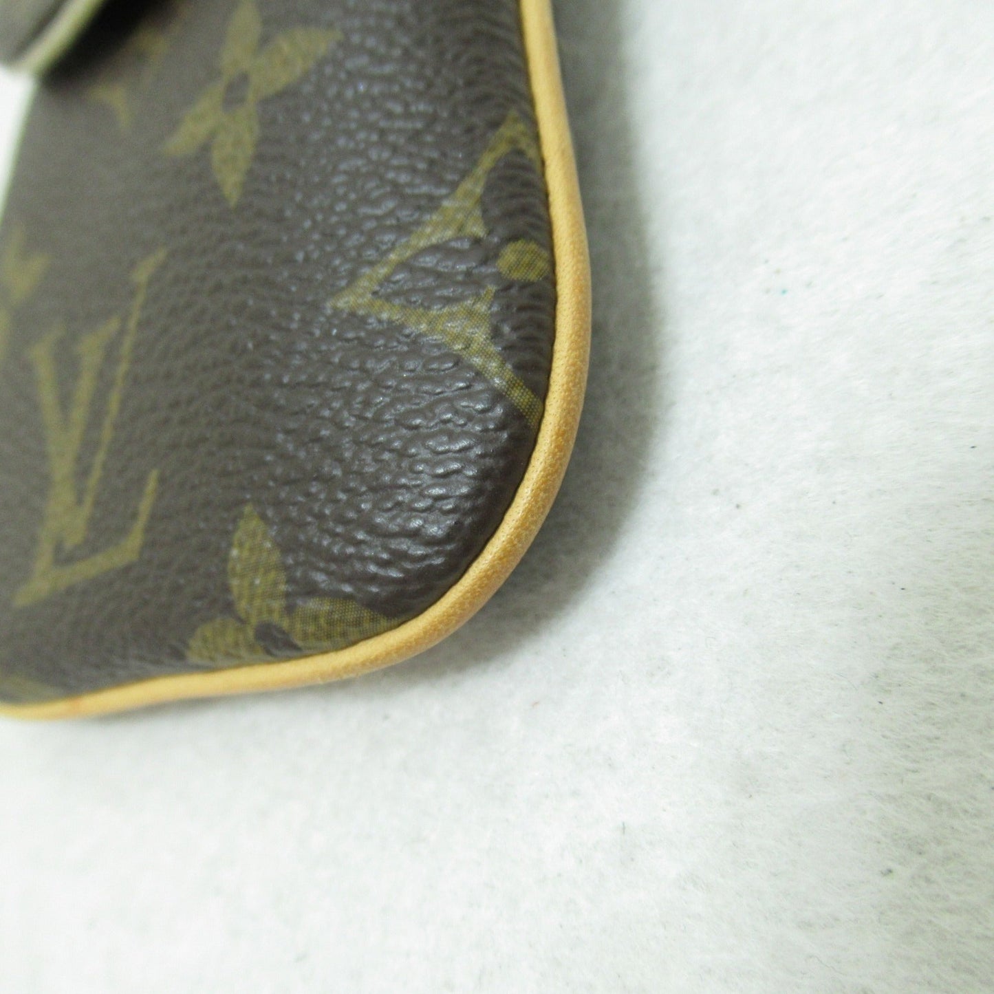 LOUIS VUITTON Etui Telephonne MM Brown Monogram PVC coated canvas M66546