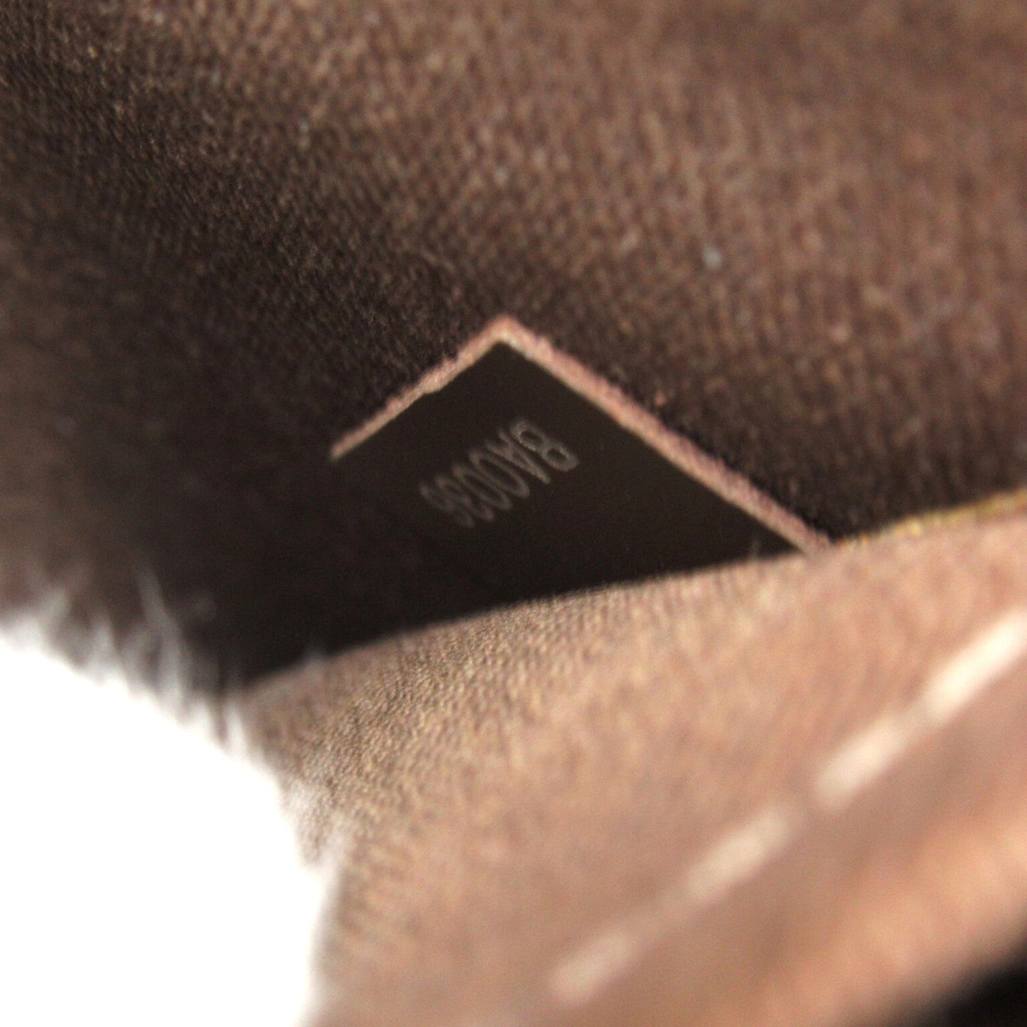 LOUIS VUITTON Andrei Brown Grizzly Taiga leather M32488