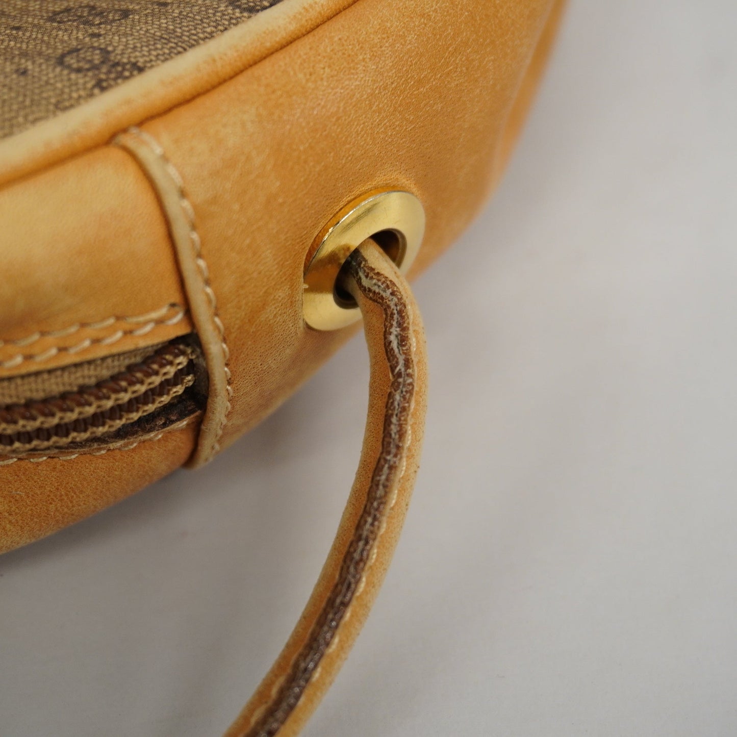 Gucci  Micro GG Micro GG 004 106 0024 Women's Leather Shoulder Bag Beige