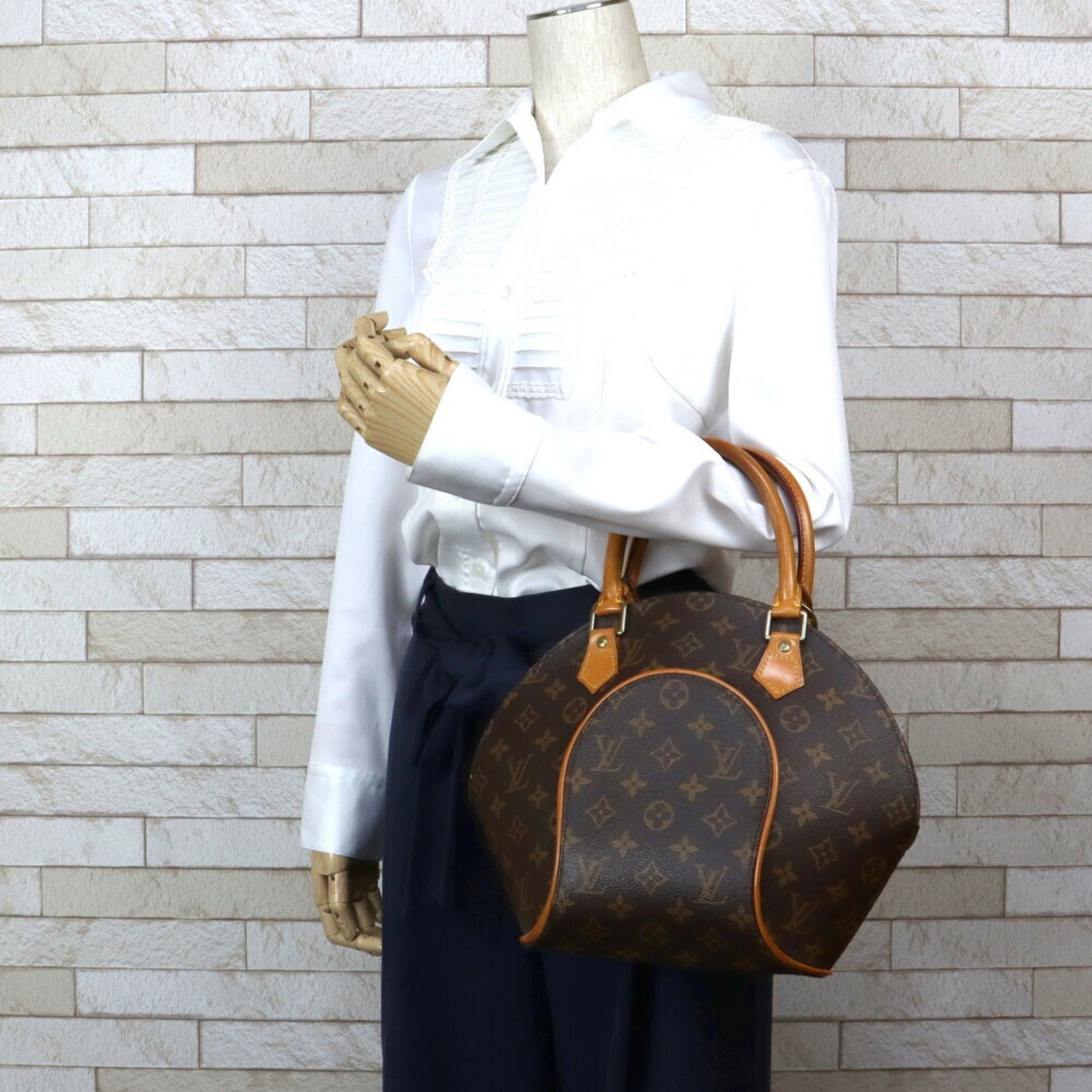 Louis Vuitton Ellipse PM Monogram Handbag Ladies
