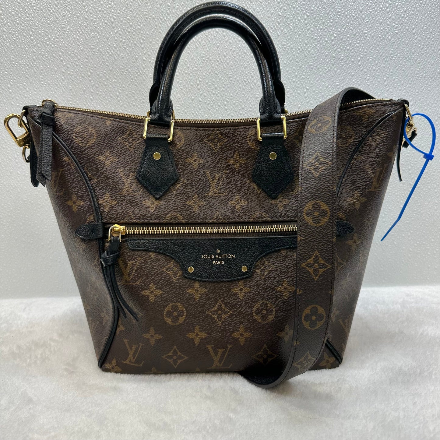 Handbag Designer By Louis Vuitton  Size: Large