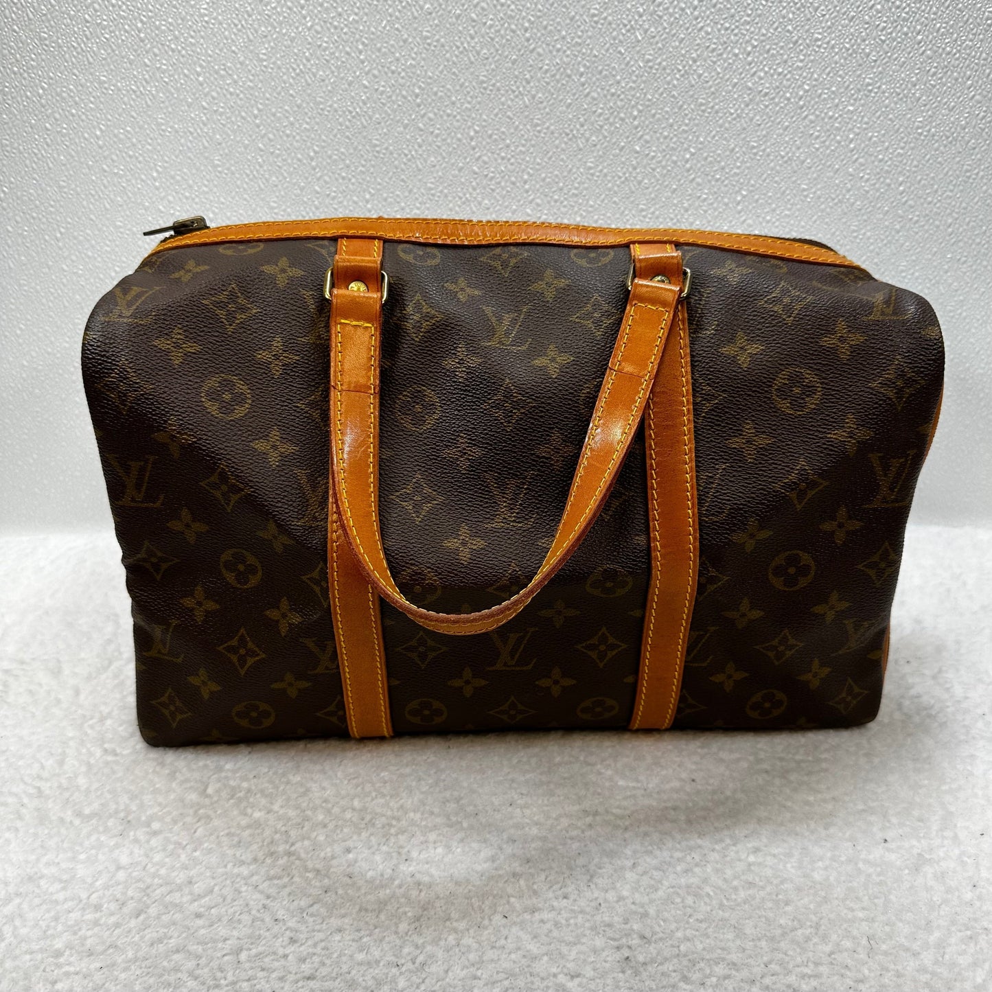 HandBag Luxury Designer By Louis Vuitton, Size: Medium