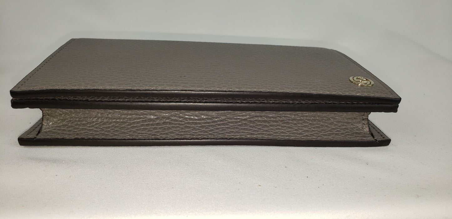 Gucci Crossbody Wallet on a Chain in Gray