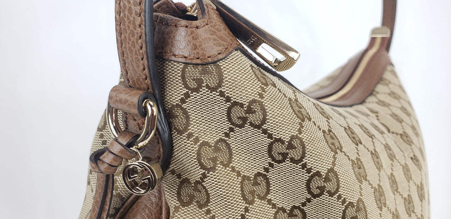 Gucci Large GG Supreme Canvas Hobo Handbag in Beige
